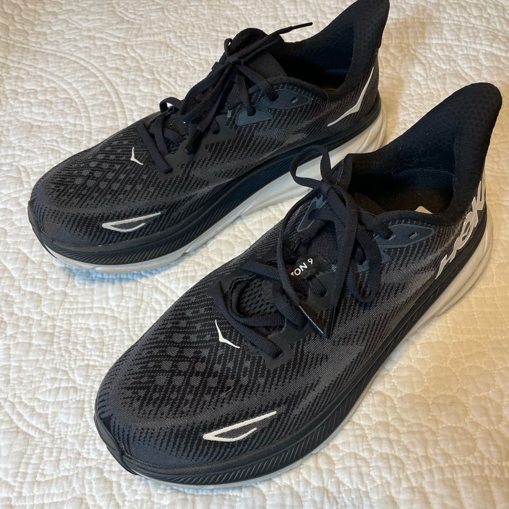 Hoka 10.5 2E Clifton 9 running/trainers in excellent shape.